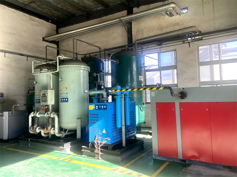 Framgångsrik leverans av det permanenta magnetvariabla frekvensluftkompressorprojektet för ett stort kemiskt företag i nordvästra Kina. BAE-110FC+ Twin Screw Air Compressor hjälper branschen att uppgradera för hög effektivitet och energibesparing